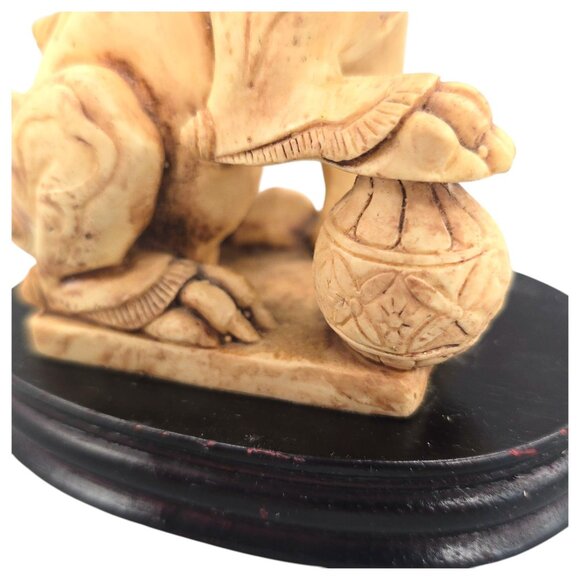 Vintage Chinese Hand Carved Resin Foo Dog Lion Statue Wood Base 5.5" - Picture 3 of 12